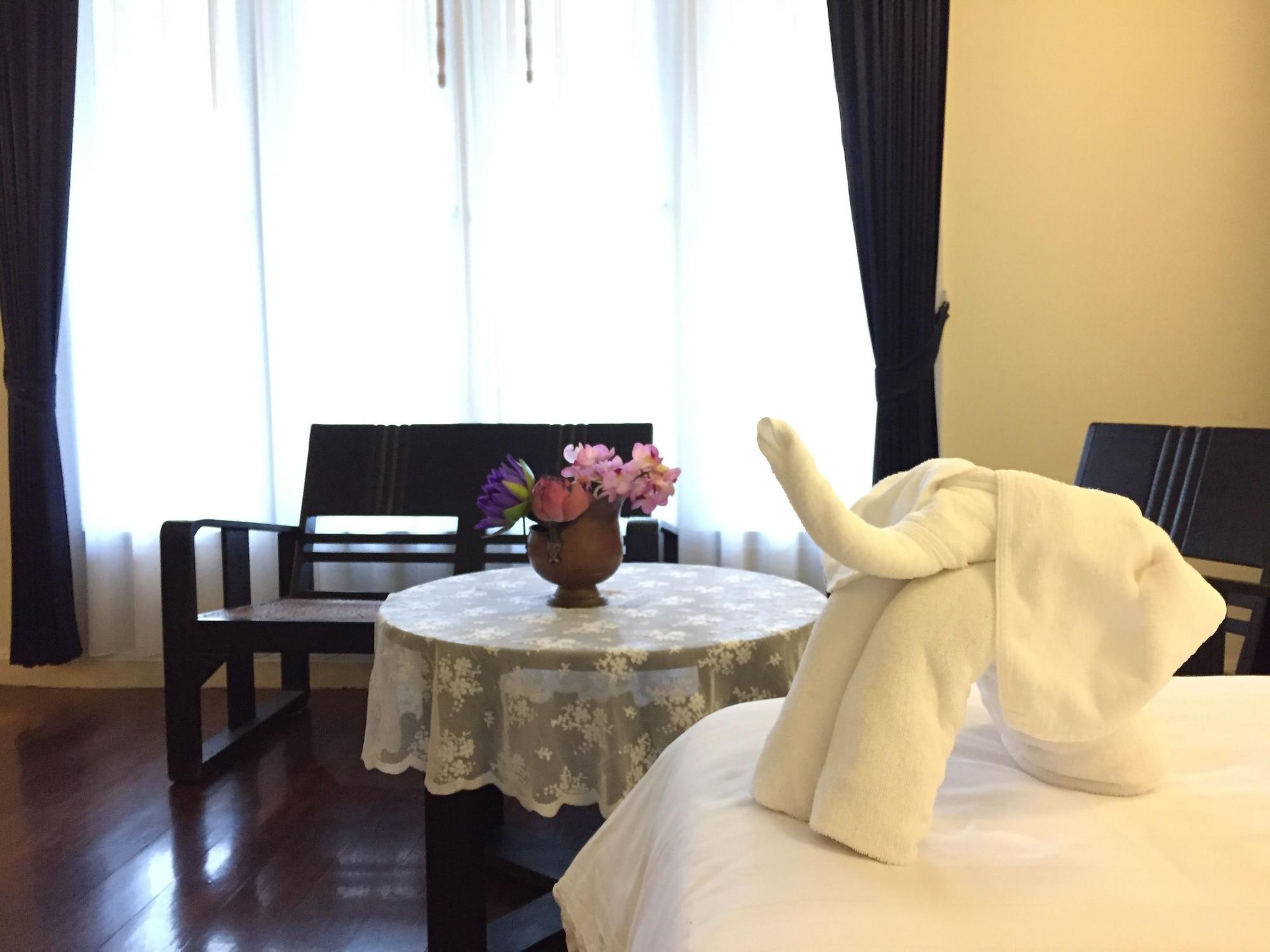 Ssip Boutique Dhevej Bangkok (Adults Only) Hotel Luaran gambar